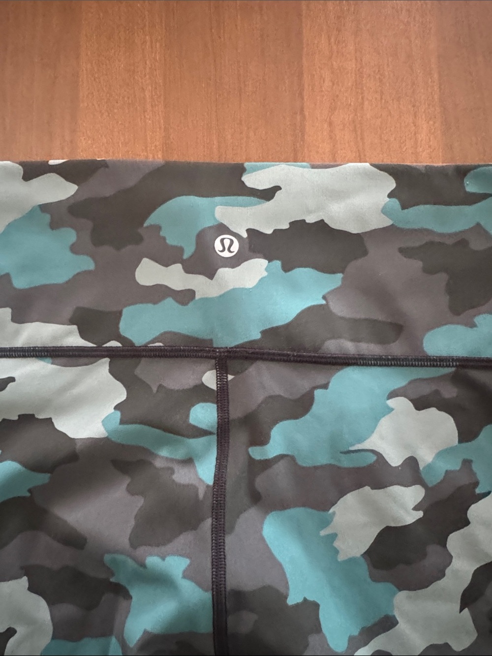 BNWOT Lululemon athletica Teal & Black Camo Leggings - Picture 7 of 7
